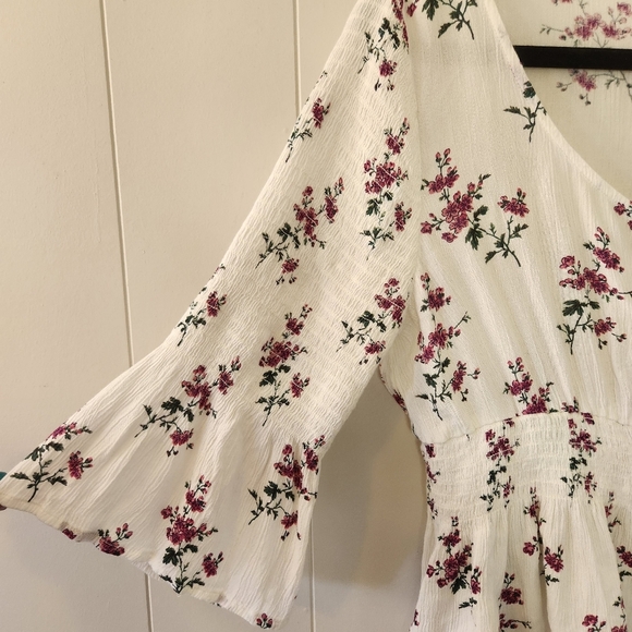 American Eagle White Smocked Floral Cottagecore White Top Bell 3/4 Sleeves Boho - Picture 3 of 8